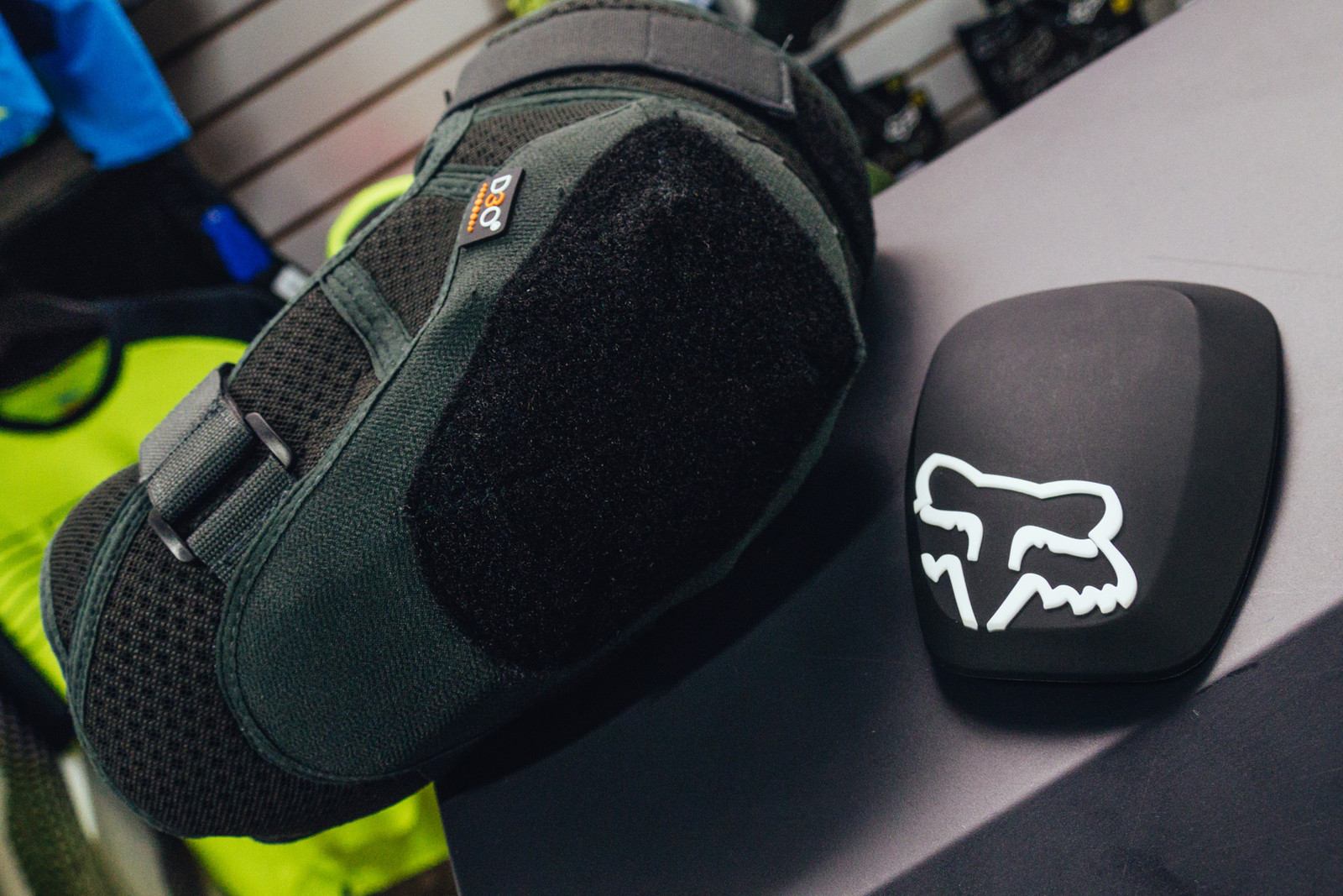 Fox Racing Launch Pro Knee Pads INTERBIKE 2017 Mountain Bike