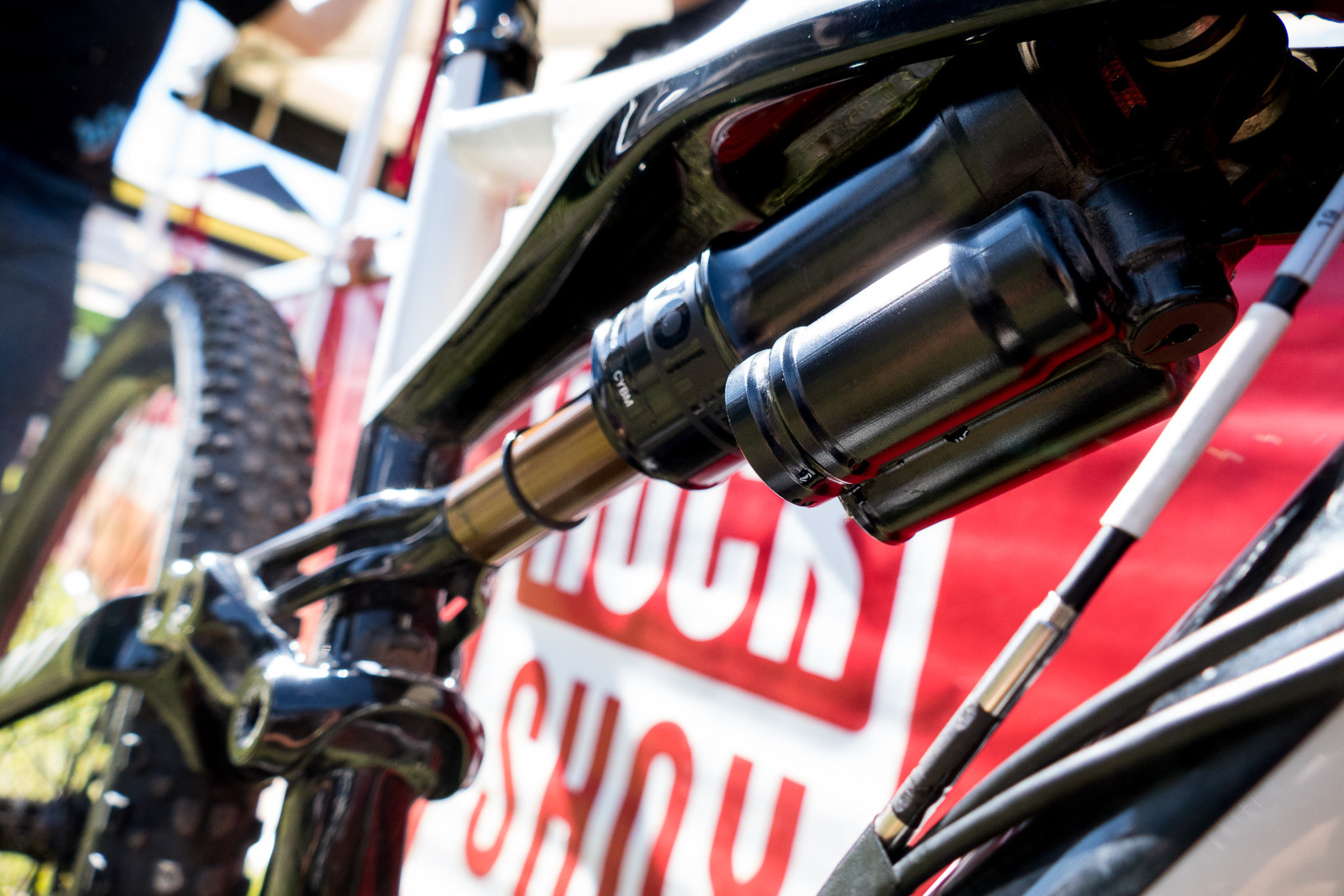 Prototype Electronic FOX 'Live Valve' Suspension System - PIT BITS