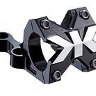 C138_torsion_boxxer_black_stem