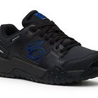 C138_black_blue