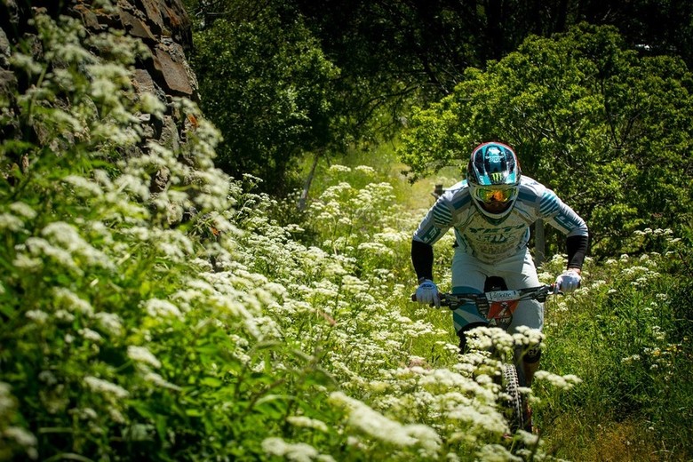 Jared Graves paying no heed to the pretty flowers during day 1 - photo by Dave Trumpore.