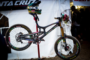 WINNING BIKE: Greg Minnaar's World Champs Santa Cruz V10c