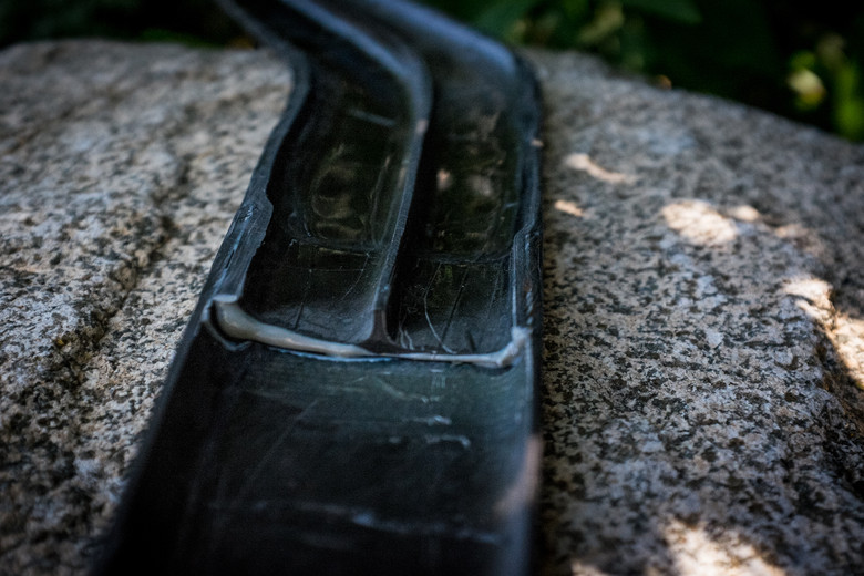 Internal chainstay rib for tuned stiffness.