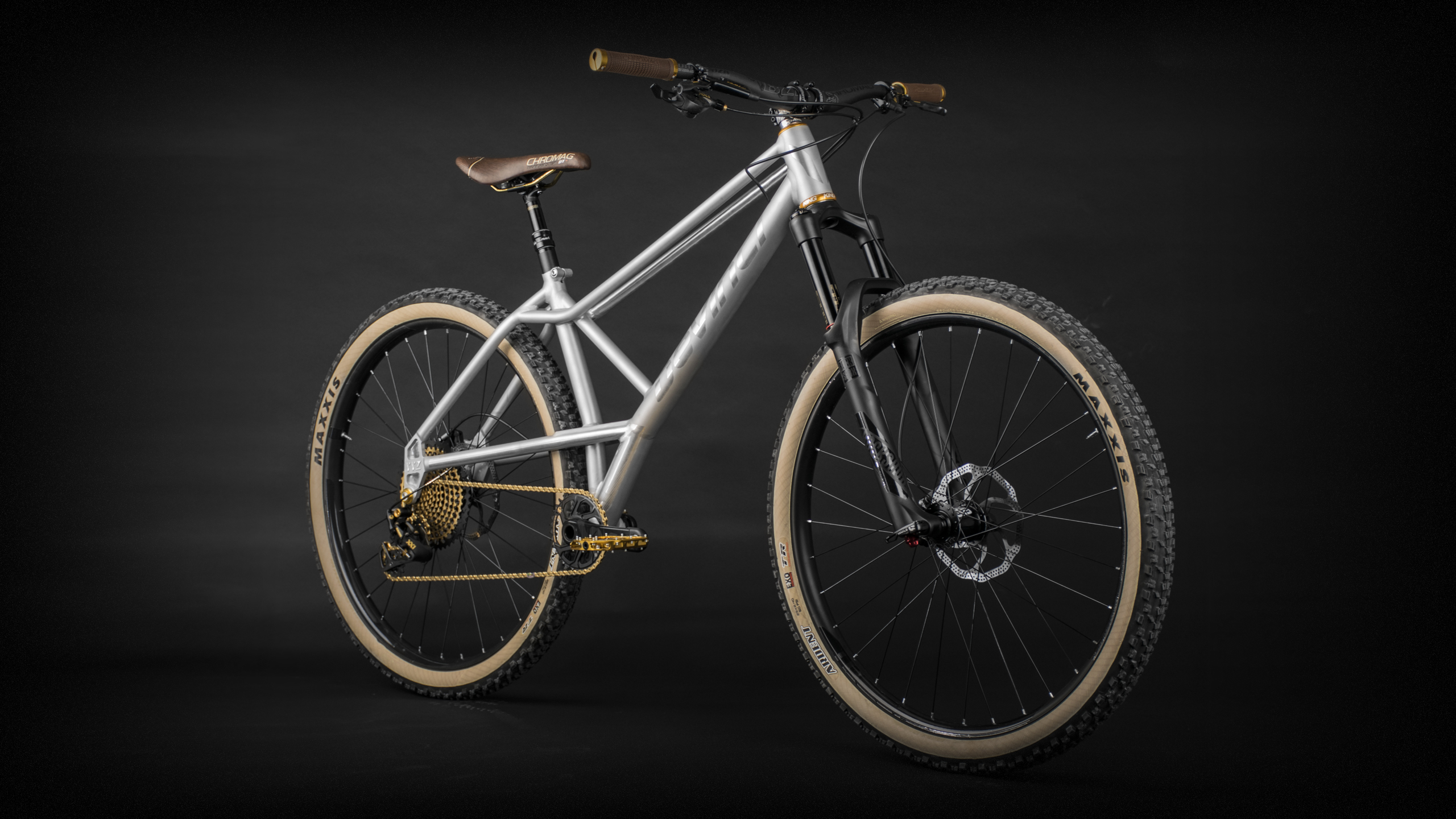 The Neo-Retro Project: YYZ | Devinci's 30th Anniversary - Mountain