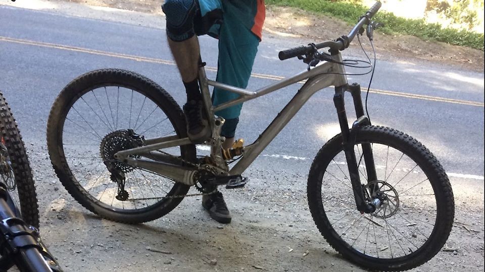 2020 specialized enduro leak