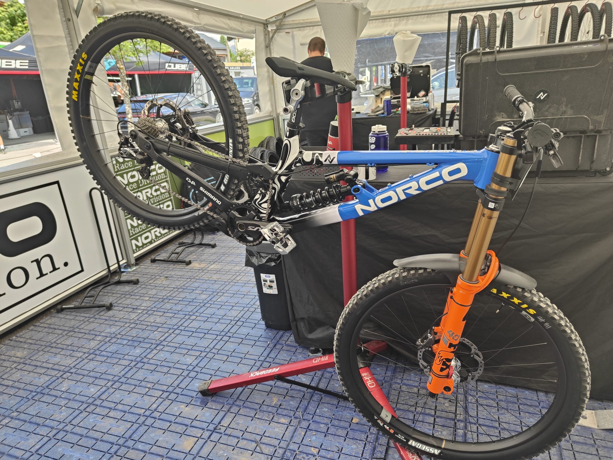 キャニオンレッド　ネイビー　シーフォーム　リバーブルー MTB Tech Rumors and Innovation - The Hub - Mountain Biking