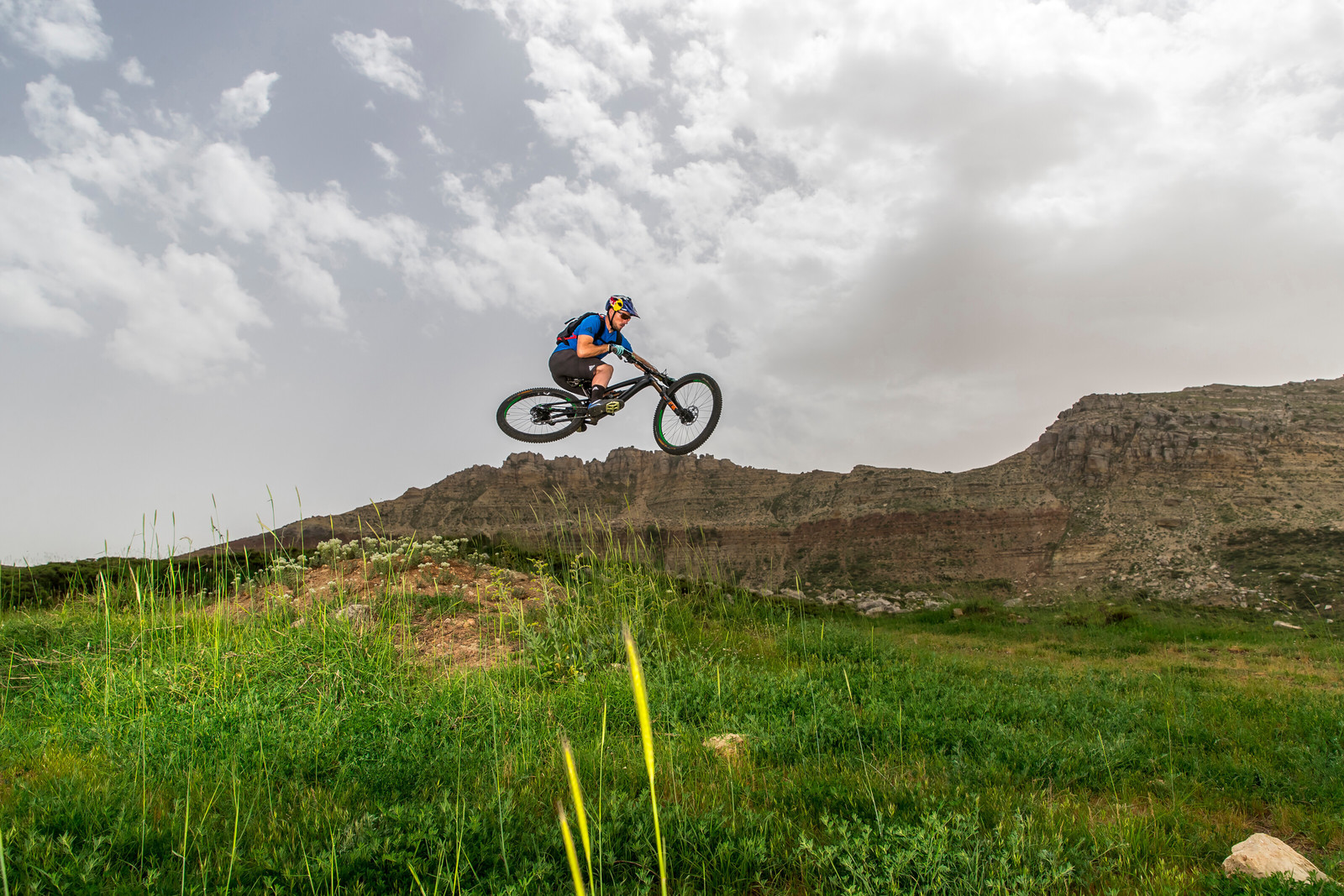 Kenny Belaey ripping on the epic Lebanon Mountain Trail