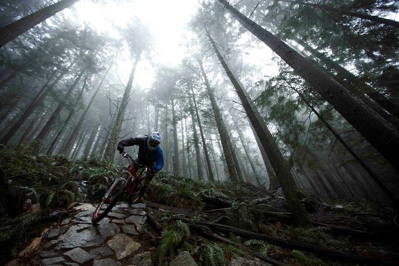 SR SUNTOUR’s Gravity Ambassadors Introduction Mountain Bikes Press