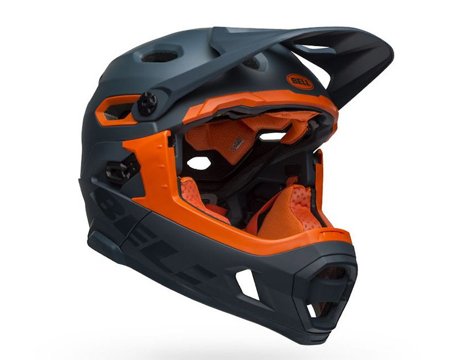 s1600 Bell Super DH helmet 7.jpg?VersionId=MrkZ4hw8yVuseZD7Ffq7j9K