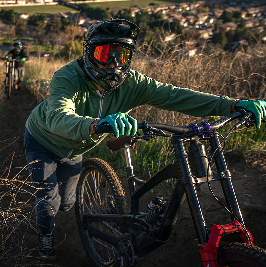 s1600 loose mountain bike gloves image4.jpg?VersionId=pYU6J2F