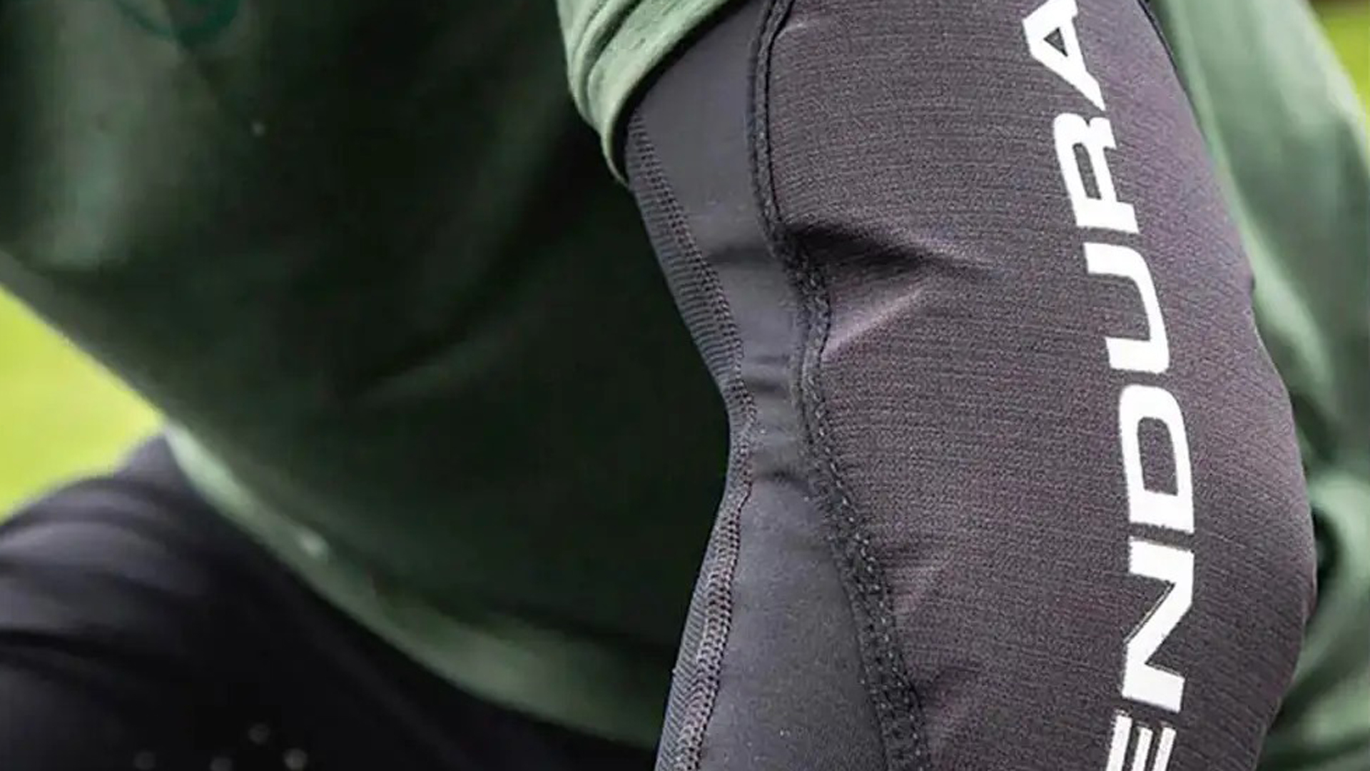 Endura SingleTrack Lite Elbow Pads Reviews, Comparisons, Specs