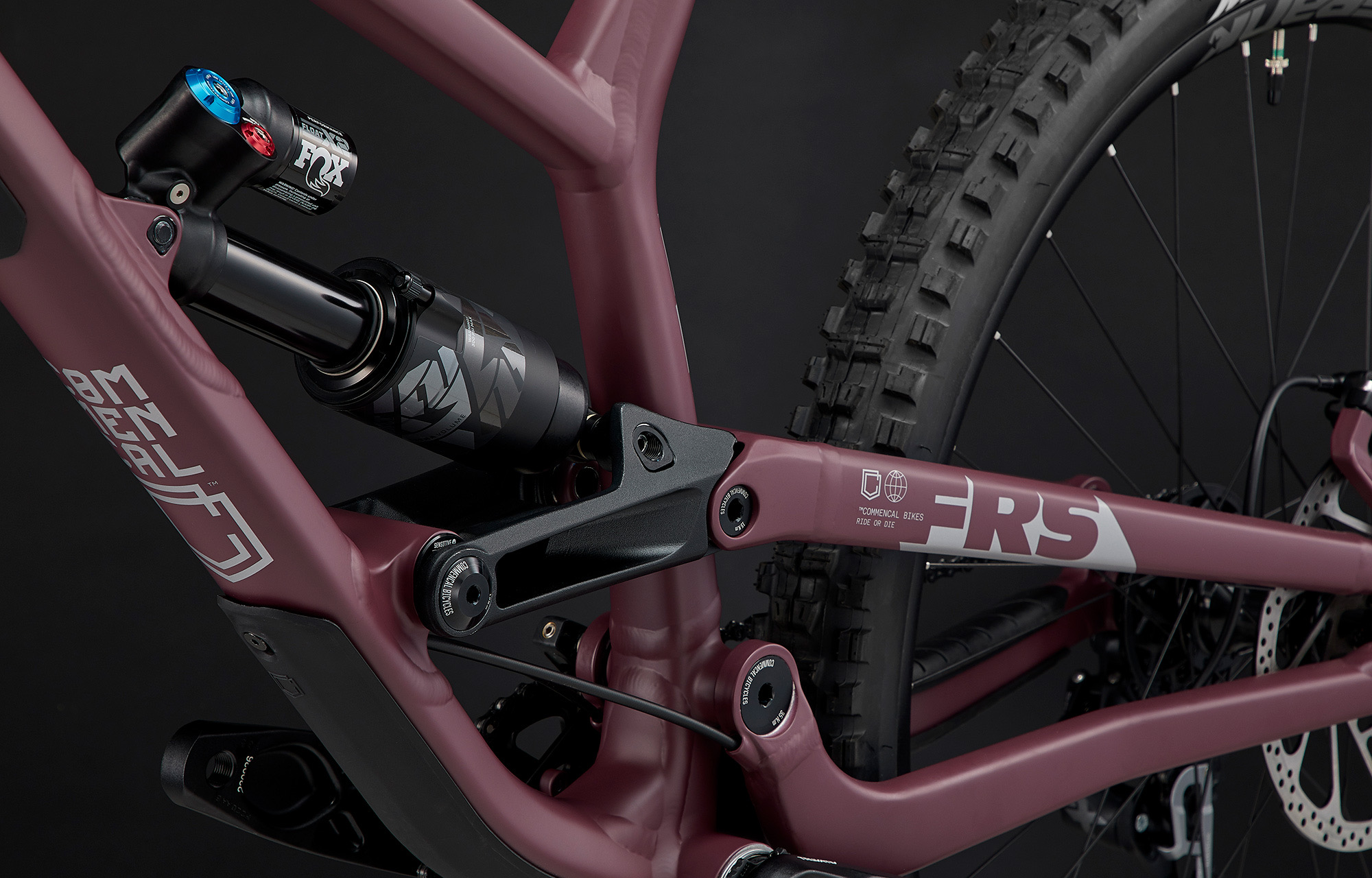 2023 Commencal FRS Essential Bike - Reviews, Comparisons, Specs