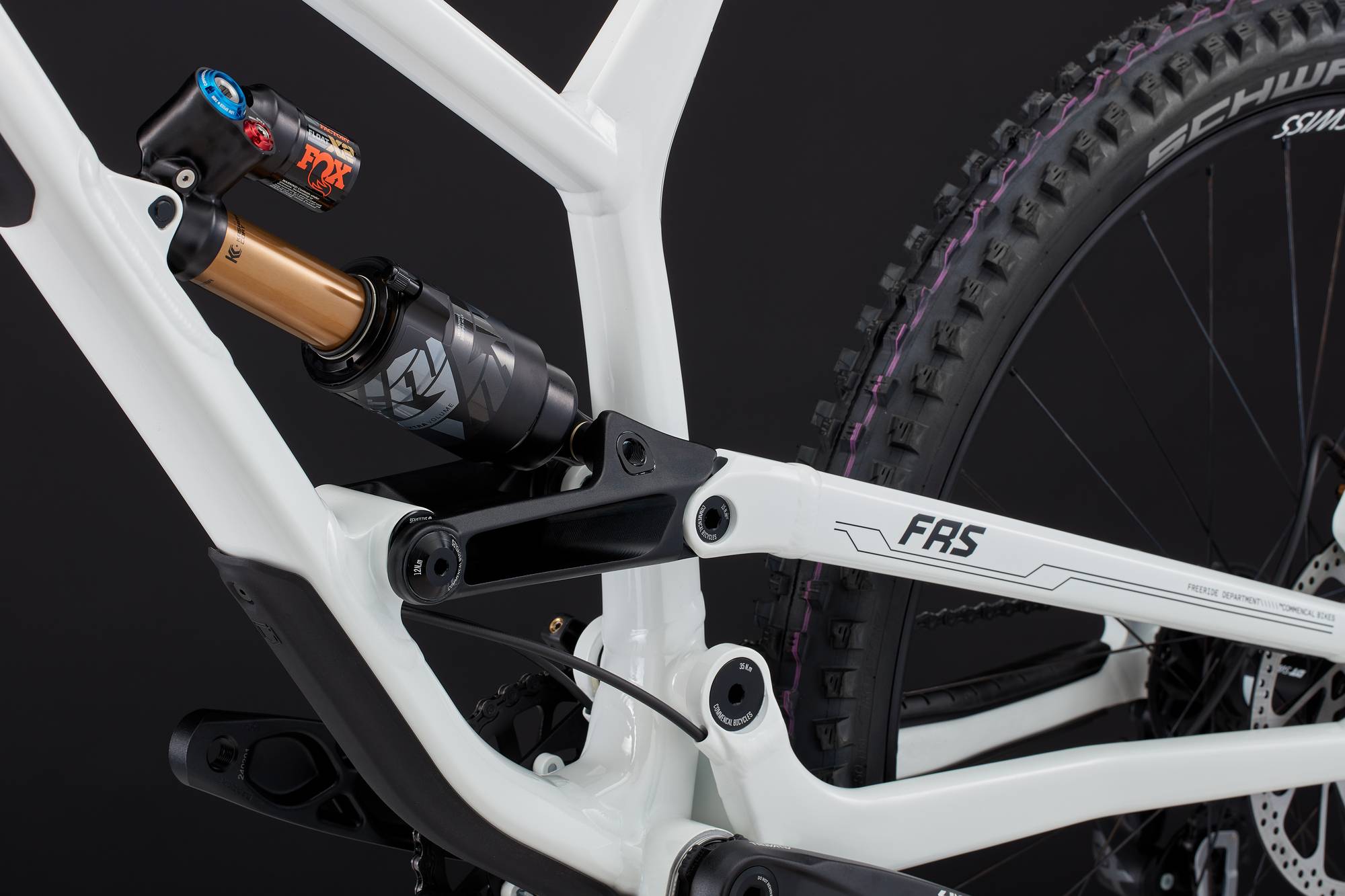 MTB コメンサル　フリオス 2024 Commencal FRS Signature Bike - Reviews, Comparisons