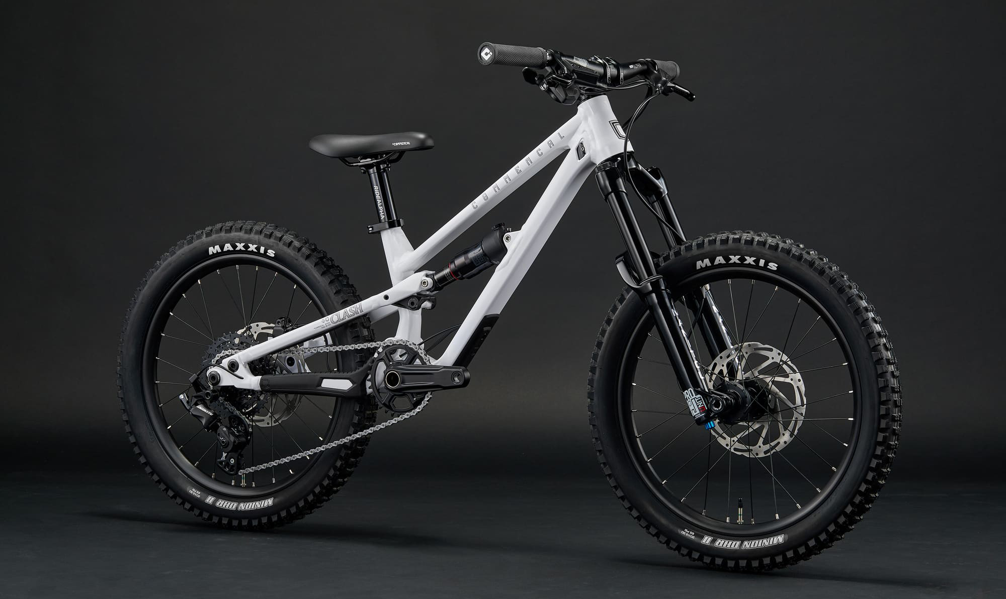 2025 Commencal Clash 20 Bike - Reviews, Comparisons, Specs - Bikes