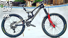 Bike of the Day: Santa Cruz V10 "Mini Mullet"