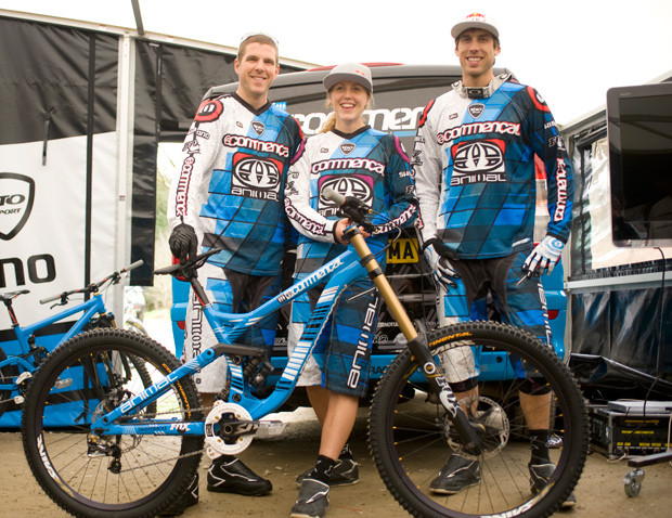 Press Release: Athertons Part Ways with Commencal for 2012