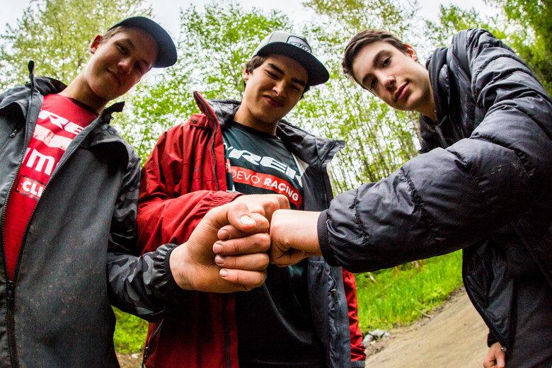 Junior Men Top 3 (L to R): Ethan Sandro (1st), Lucas Cruz (2nd), Ben Wallace (3rd).  These boys are all close friends, riding and training together back in B.C. Canada.  The future of the sport is looking fast, eh!