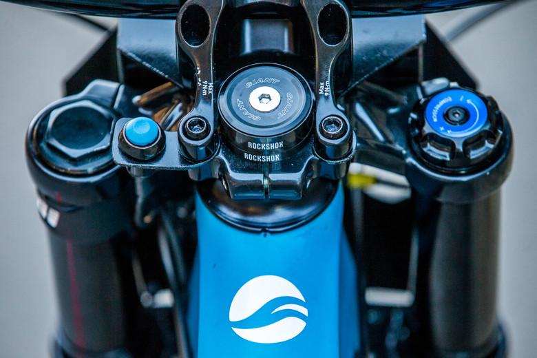 Keeping the rider's mind off of the data being gathered and focused on just riding hard is accounted for with the whole unit neatly fitted under and next to the stem.