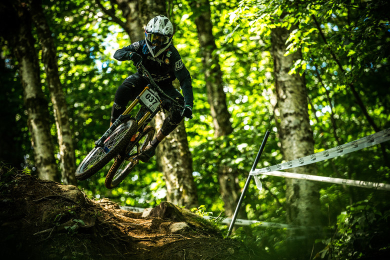 Steve Estabrook scrubbing over the fade-away. This section had a lot of different lines.