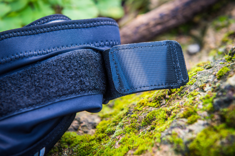 lightweight mtb knee pads