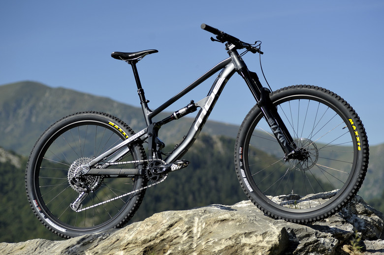 MDE Introduces Brand New Carve and Updates the Damper Mountain Bike