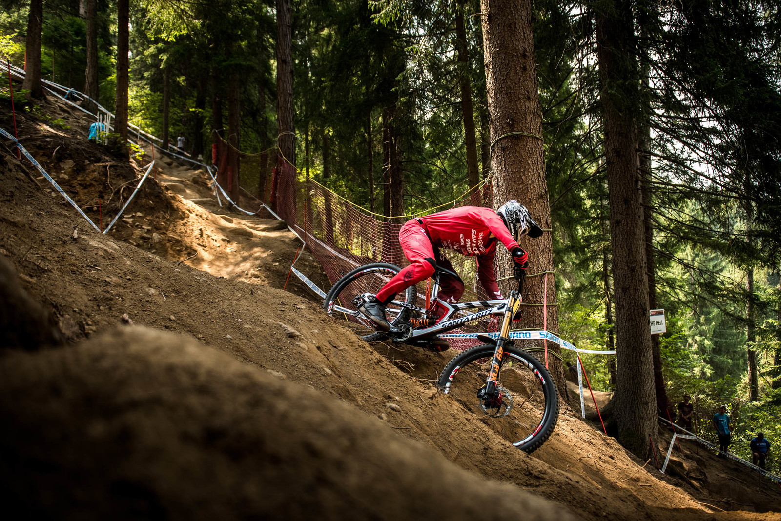 How Carbon Wheels Came to World Cup Downhill Mountain Bikes Member
