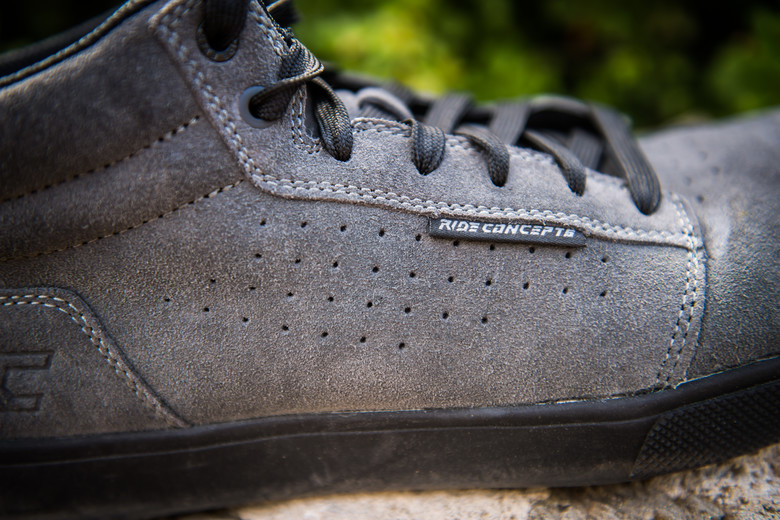 First Ride Ride Concepts Vice Mid Flat Pedal Shoes Mountain Bike Feature Vital MTB