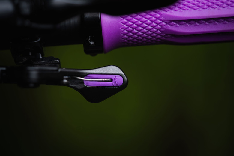 OneUp Components Launches the V3 Dropper Remote - Mountain