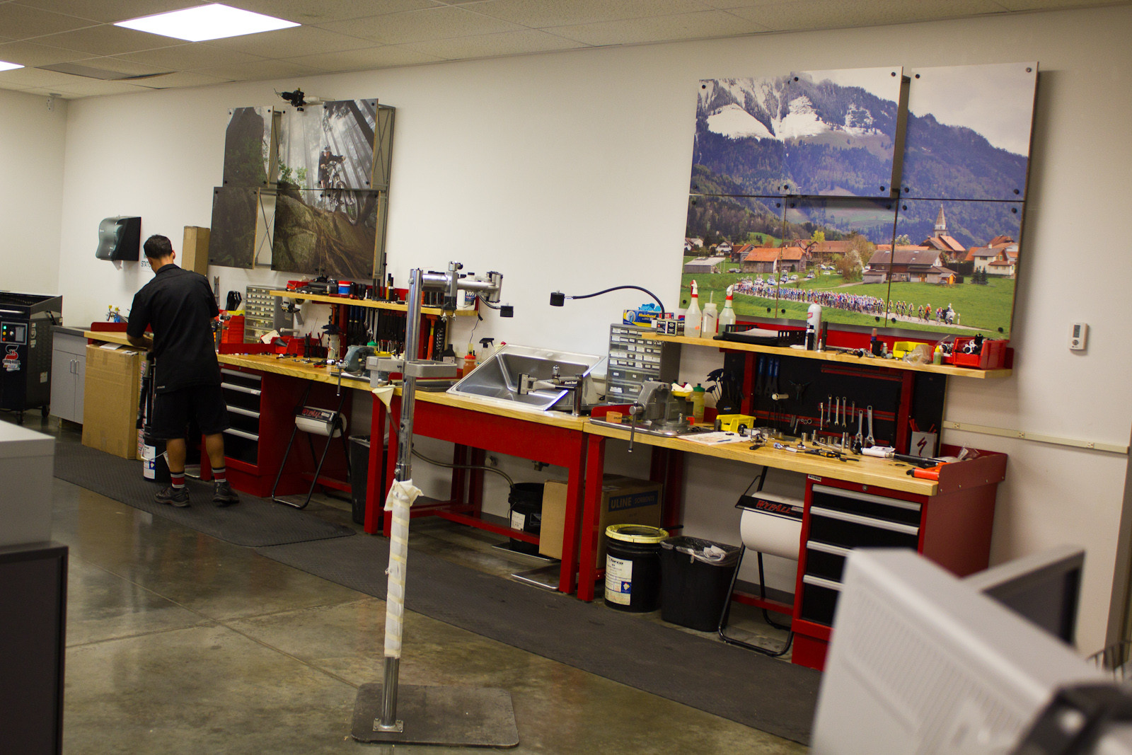 Service Center Suspension Workbench Factory Tour Specialized's Utah