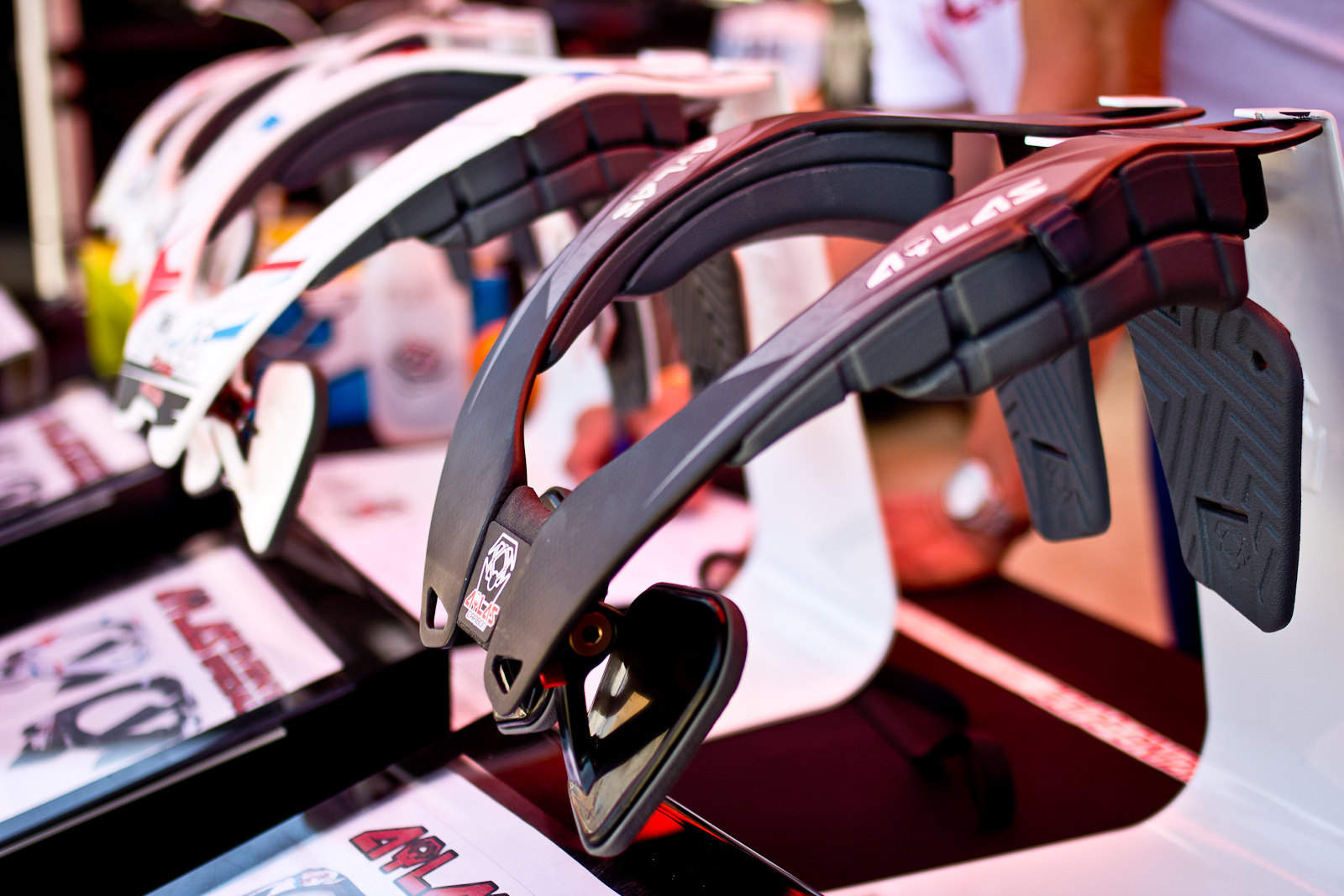 Atlas Carbon Crank Neck Brace Sea Otter Classic Pit Bits 2013 Sea