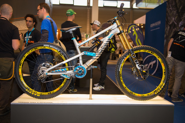 downhill bikes canyon