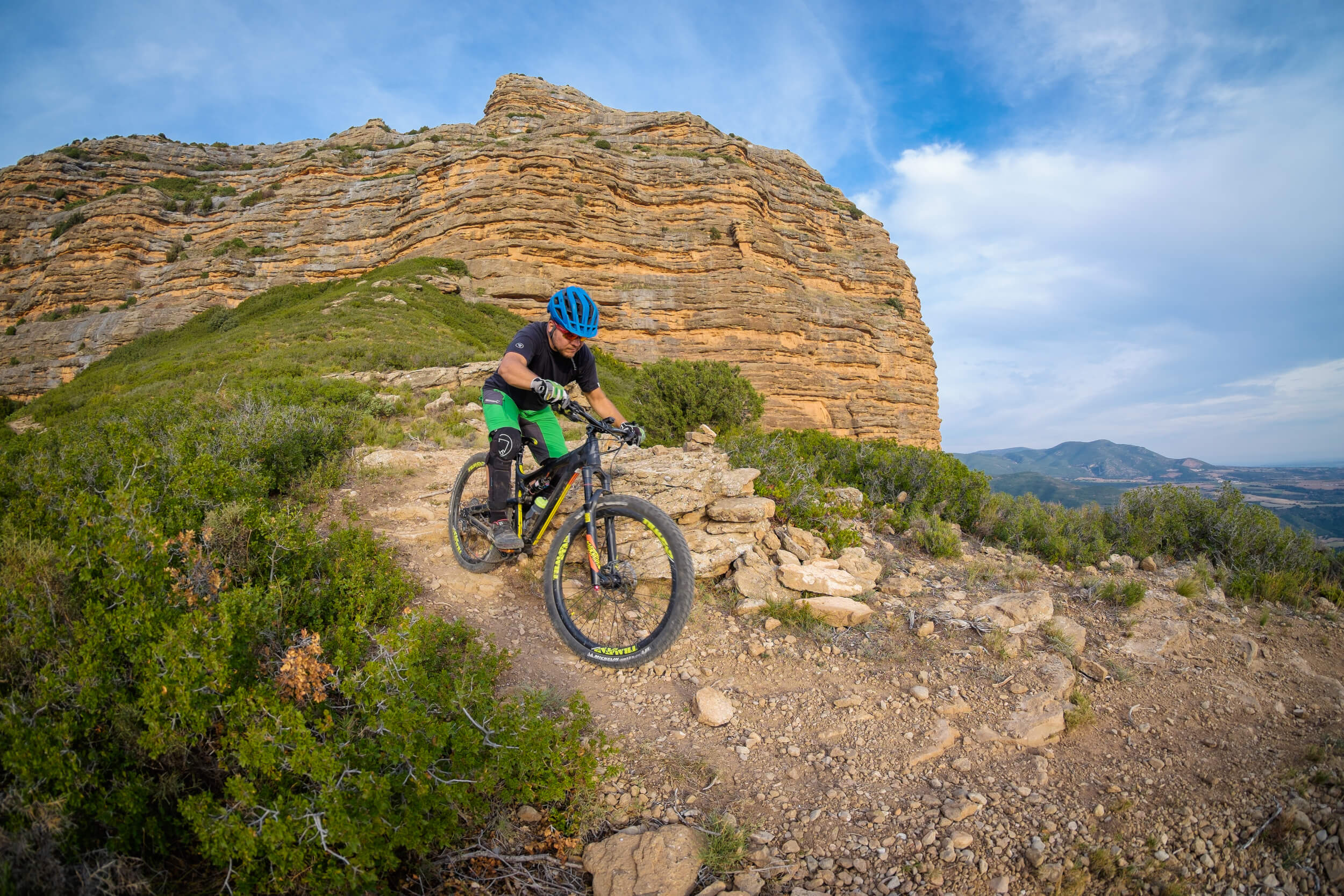 GUARA CYCLING ROCKS. Mountain Biking in Sierra de Guara (Spanish