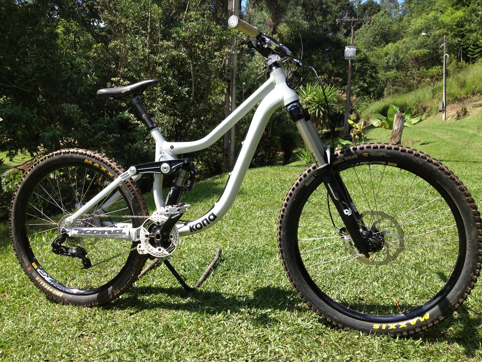 KONA ENTOURAGE フルサスペンション MTB 26インチ 2014 Kona ENTOURAGE – Specs, Comparisons, Reviews – 99 Spokes