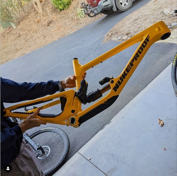 2022 Nukeproof Giga Carbon - bizutch 