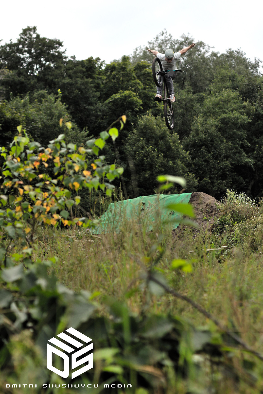 tuck no hander demz Mountain Biking Pictures Vital MTB