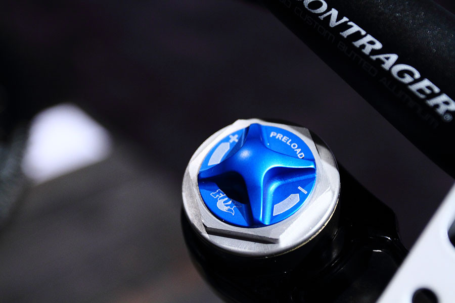 Preload adjuster on Fox 40 FIT RC2 2011 Trek Session 88 Mountain
