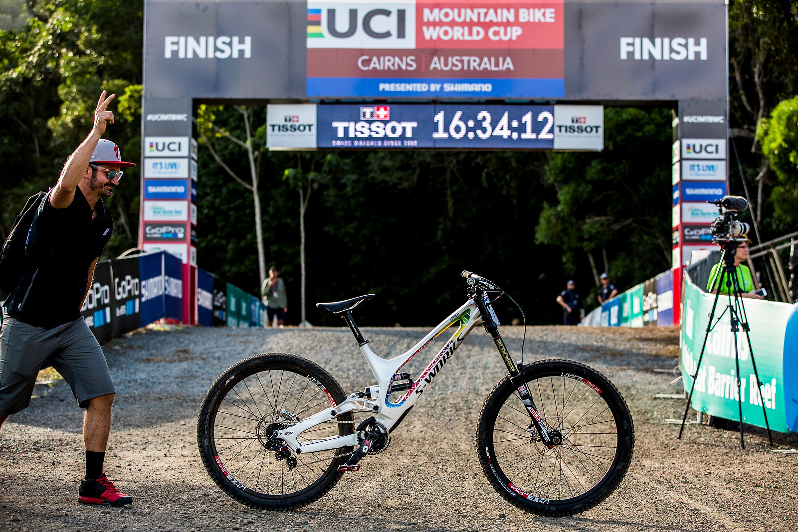 good cheap hybrid bikes