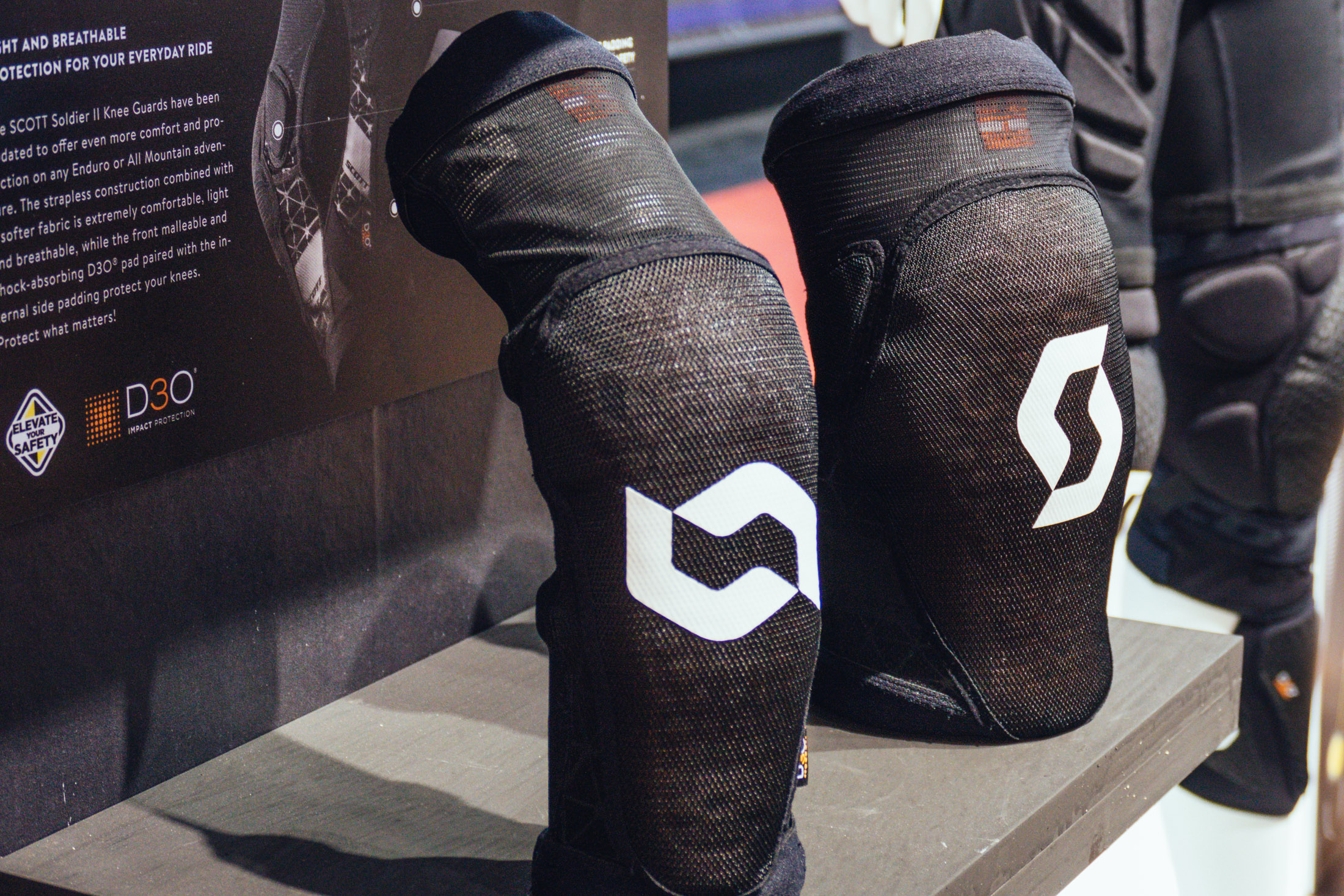 Scott Soldier II Elbow and Knee Guards EUROBIKE 2017 Mountain Bike