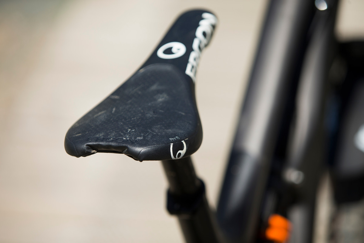 ergon dh saddle