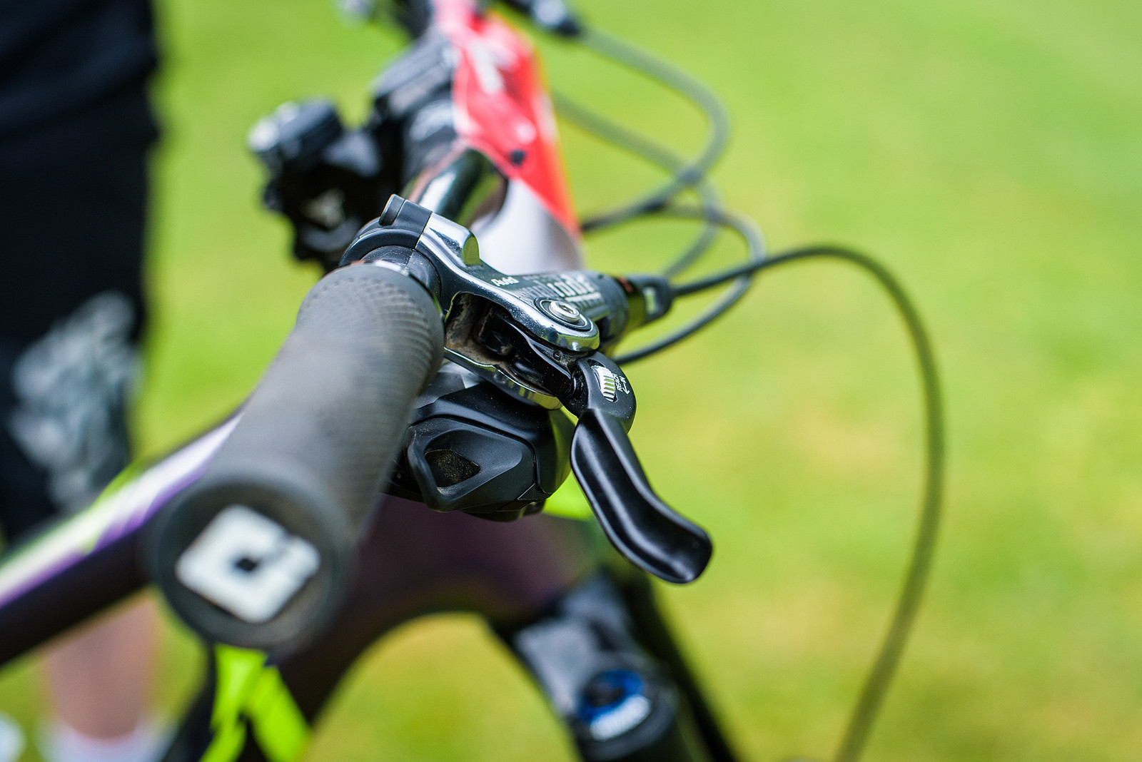 Cockpit SetUp Pro Bike Check Keegan Wright's Devinci Spartan Carbon