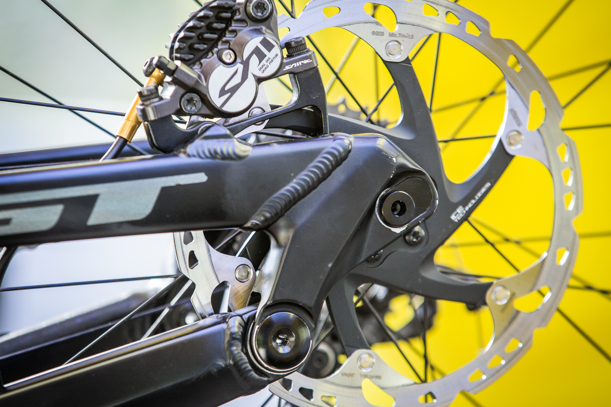 Wyn's Short Chainstay Setting PIT BITS Andorra World Cup Downhill