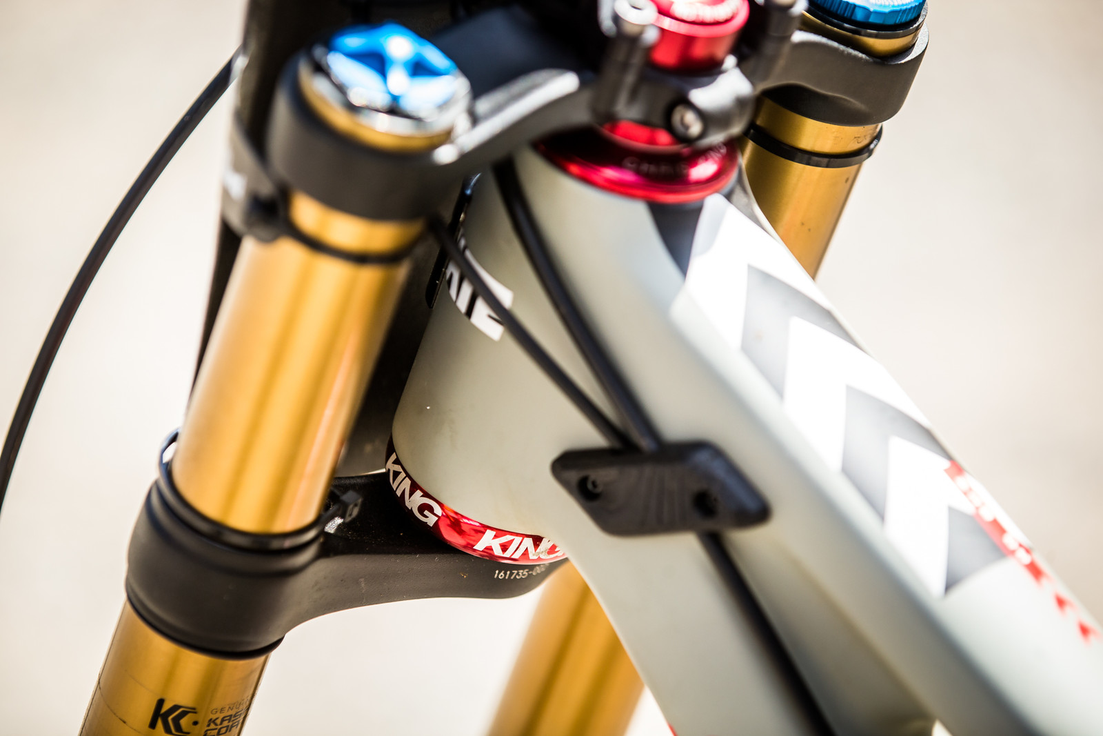 Cable Routing WINNING BIKE Loris Vergier's Santa Cruz V10cc 29