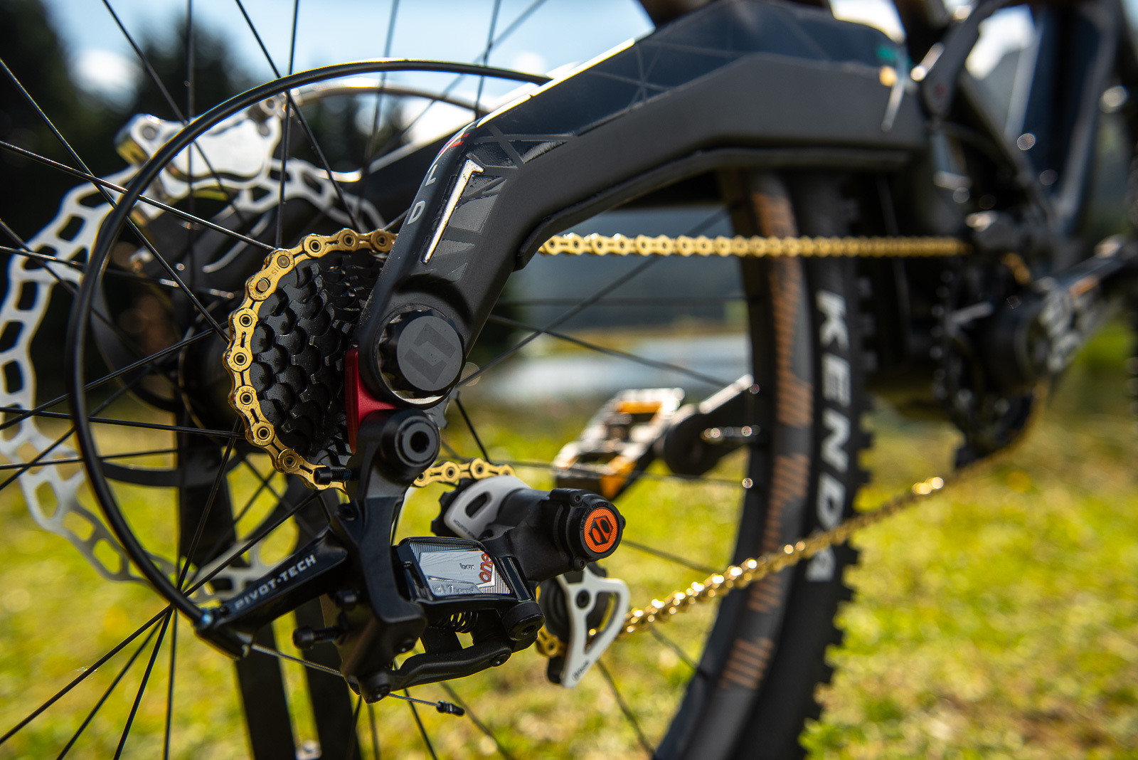 BOX Drivetrain WORLD CHAMPS BIKES Mick & Tracey Hannah's Polygons