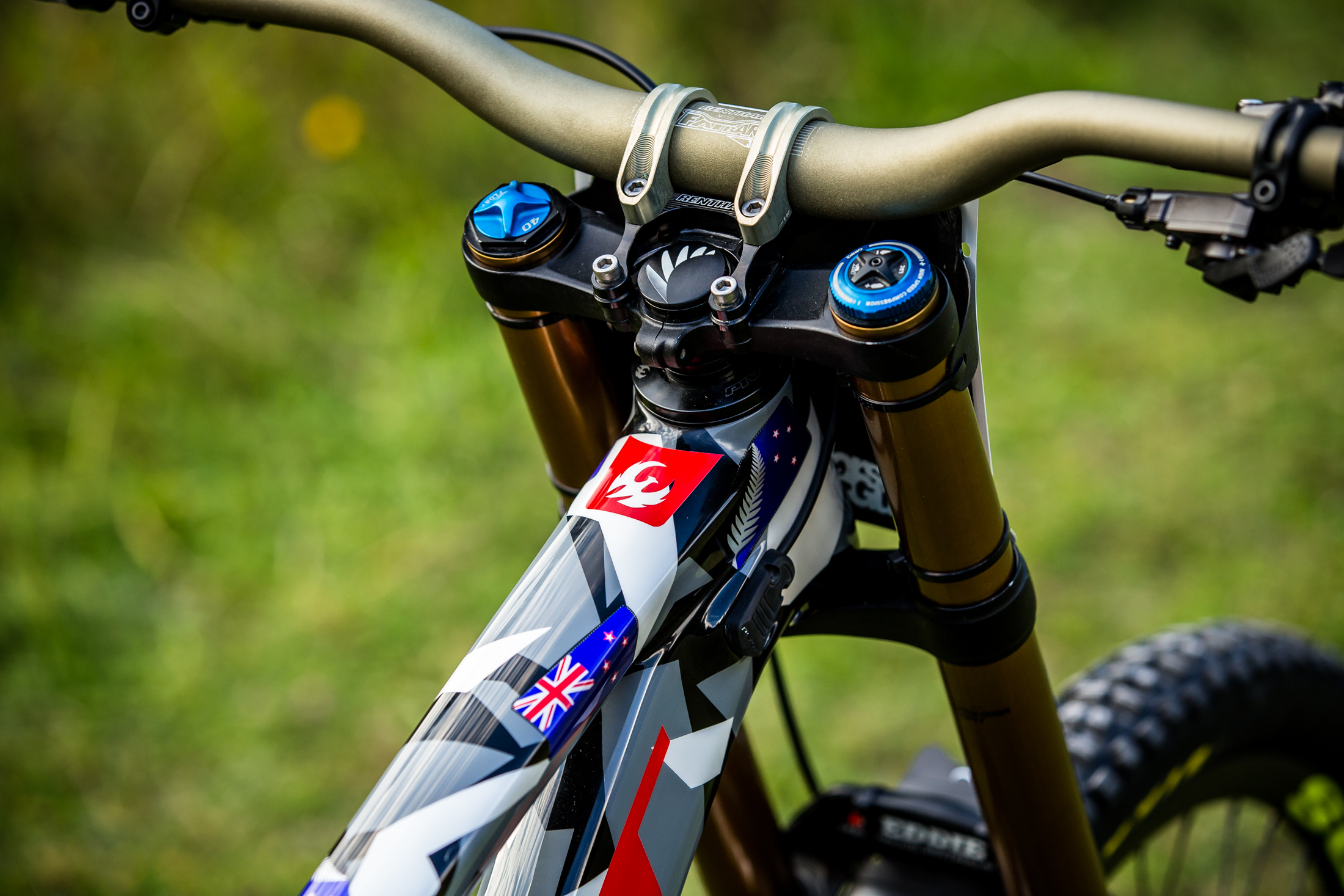 Clean Cockpit WORLD CHAMPS BIKE Eddie Masters' Pivot Phoenix