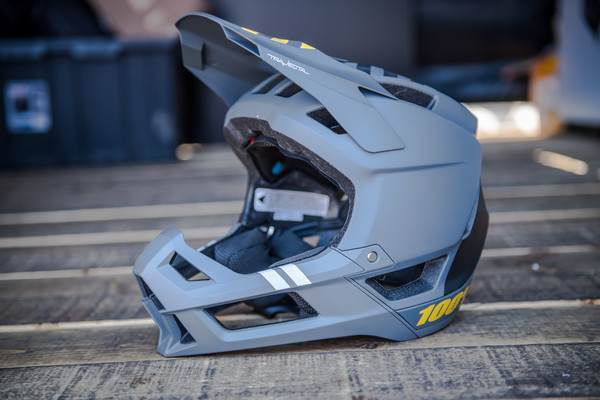 100 trajecta full face helmet clearance
