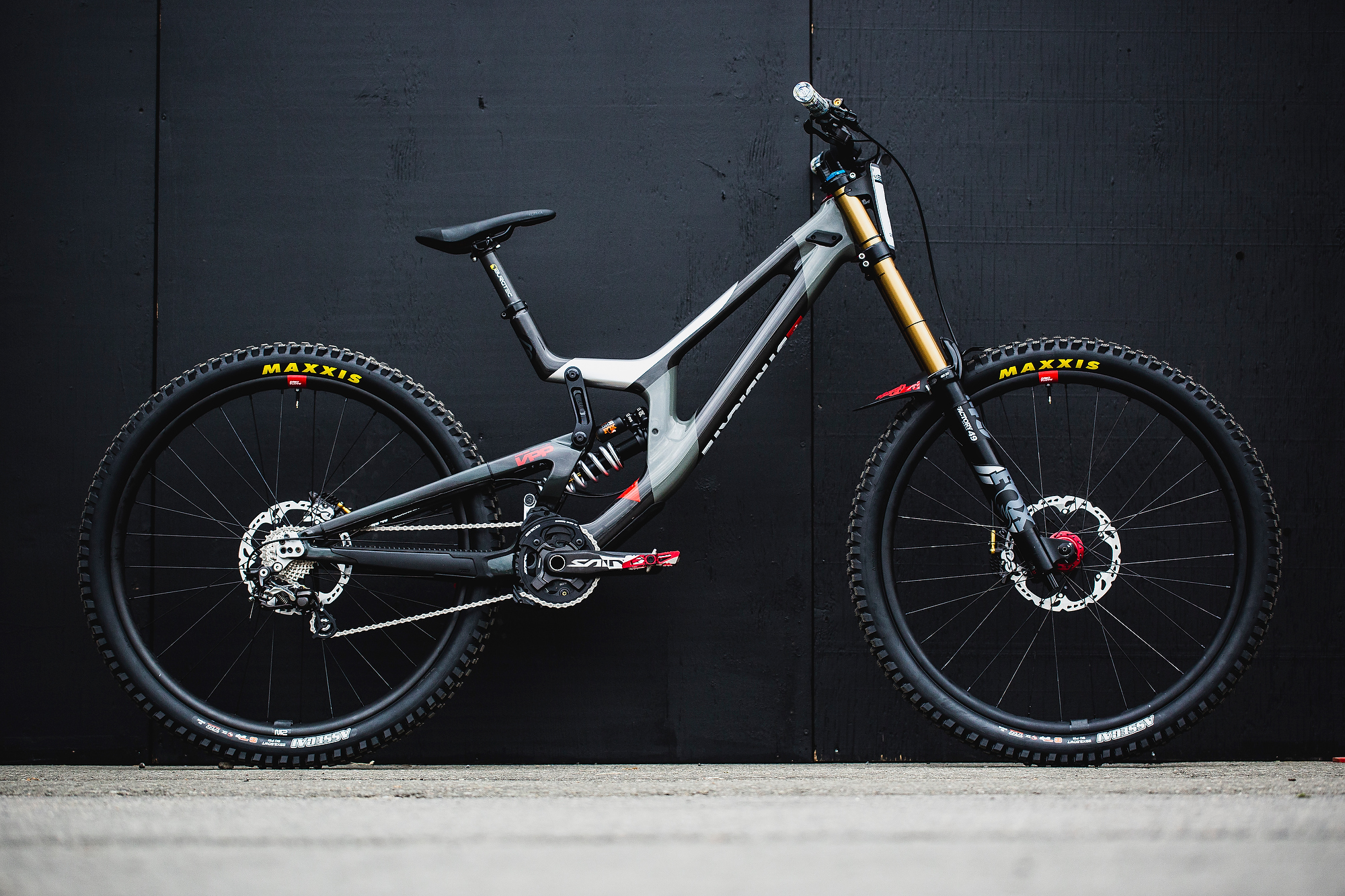 Greg Minnaar's Santa Cruz V10 for 2019 World Championships Santa Cruz Syndicate 2019 World