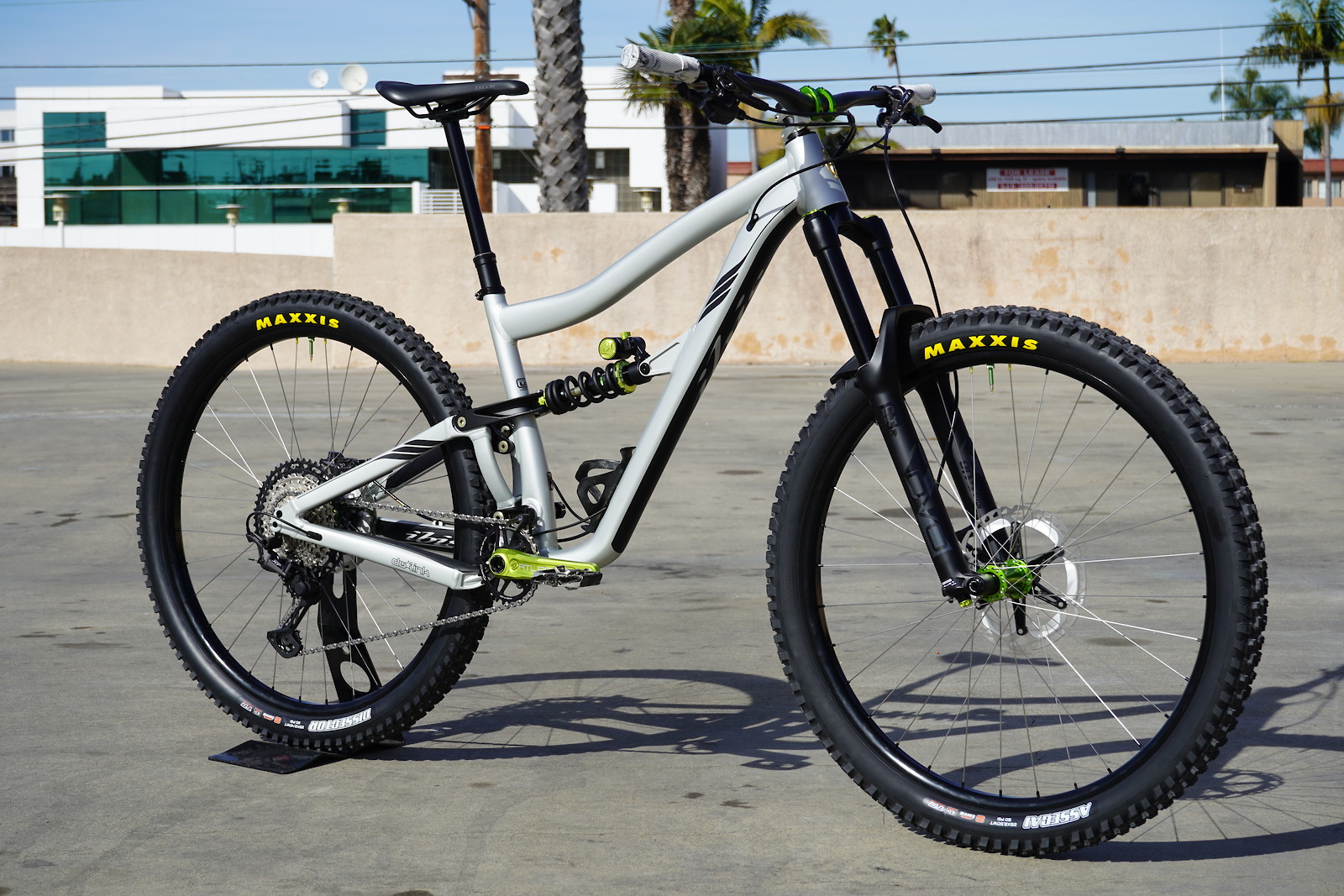 Pro Bike Supply's Ibis Ripmo AF Epic IBIS Bike Builds from Vital