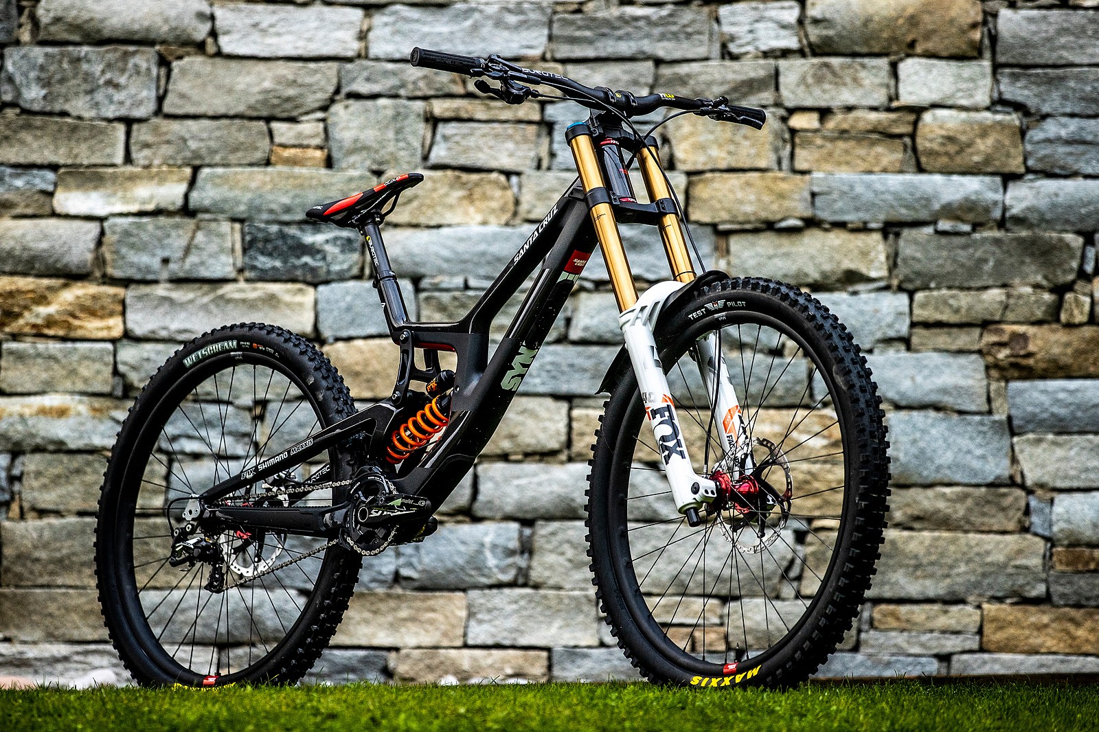 WORLD CHAMPS BIKE Greg Minnaar's Santa Cruz V10 WORLD CHAMPS BIKE
