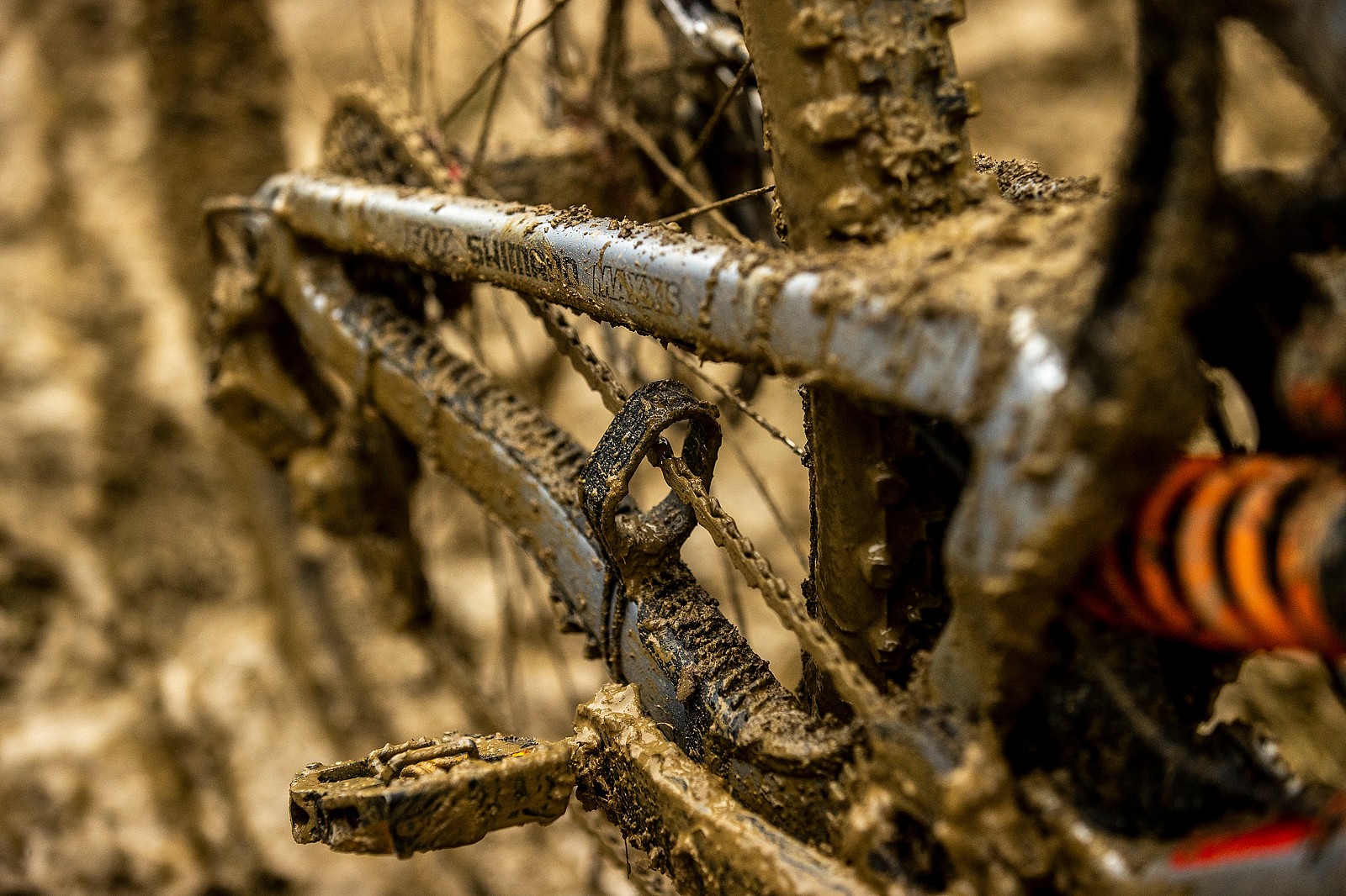 STFU Chain Silencer WINNING BIKE Loris Vergier's Santa Cruz V10 with