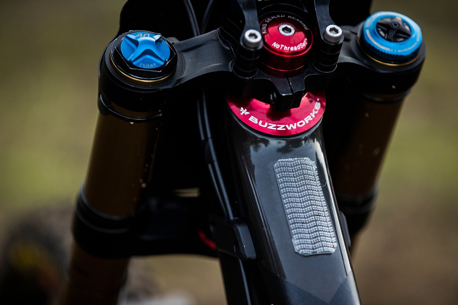 Buzzworkds Headset WINNING BIKE Greg Minnaar's Santa Cruz V10 Mountain Biking Pictures